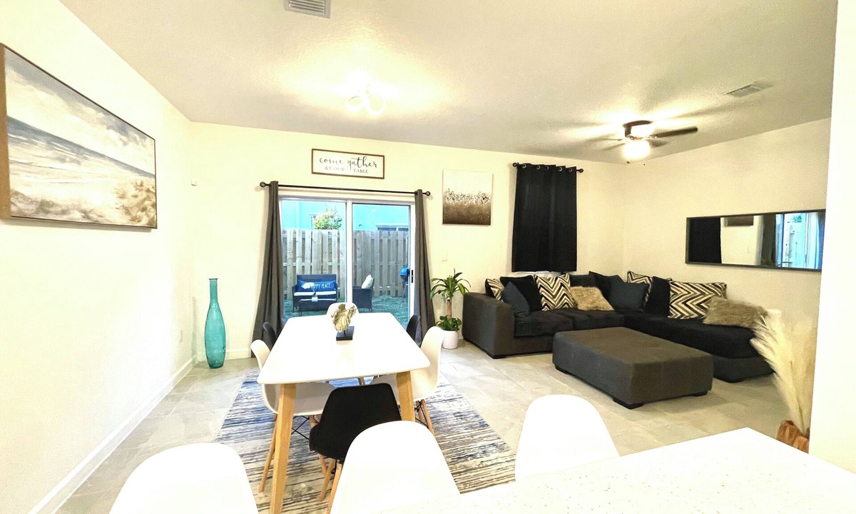 Homestead House | 3-bedroom Townhome in serene Homestead near The Everglades and The Keys