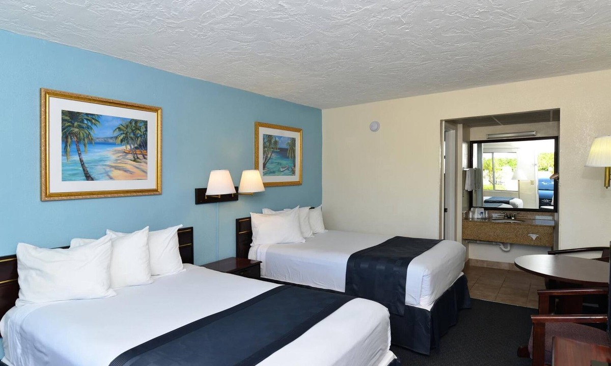 Bradenton Hotel | 3 Inviting Bradenton Rooms Near The Bishop Museum of Science & Nature - 6.2miles