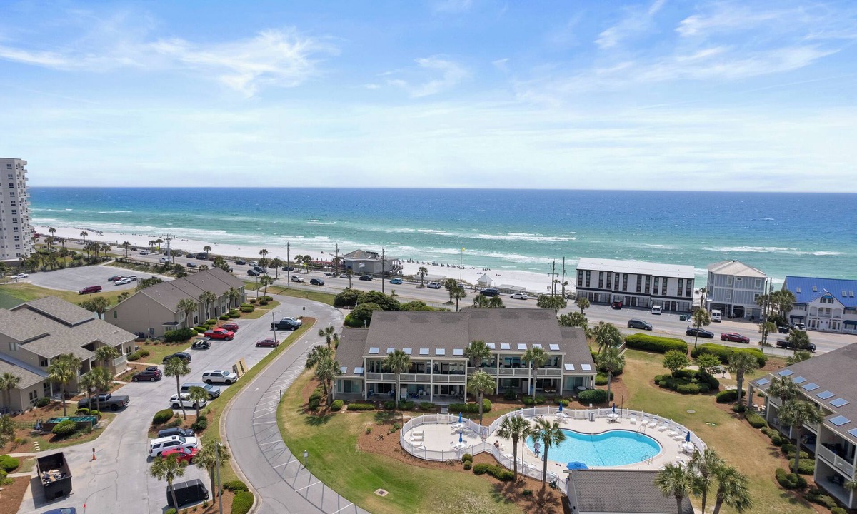 Miramar Beach Villa | 3 MIN WALK - 1st Floor Condo - No Stairs - Steps to Beach & Pool & Golf