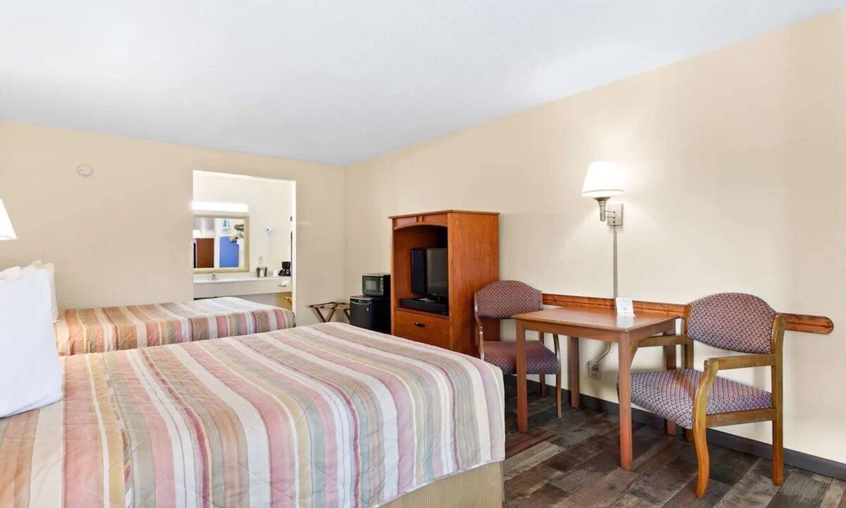 St. Augustine Beach Hotel | 3 Rooms Near St. Augustine Beach - 1.7 mi | Free Breakfast, Parking, Onsite Pool