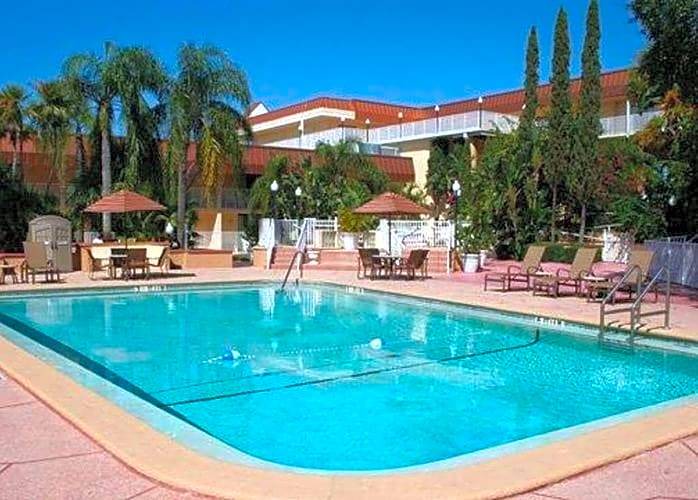 Tarpon Springs Hotel | 3-Star Hotel ∙ Quality Inn & Suites Tarpon Springs