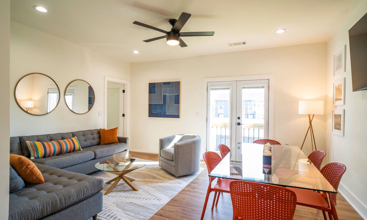 East Lake House | 3bd/2bth, Putting Green, Walk to Restaurants!