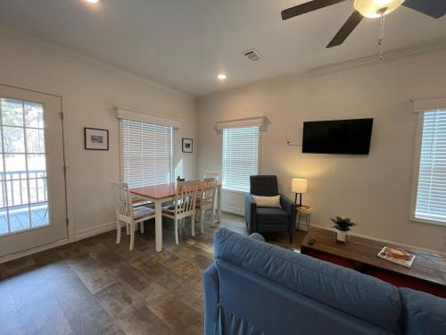 Hermosa House | 3Bed2Bath with Creek and Open Spaces