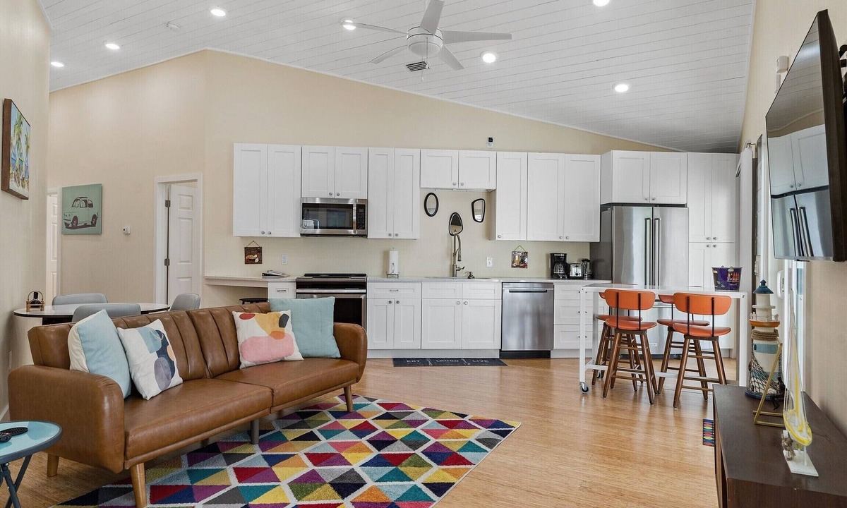 Historic Uptown House | 3BR/2.5Bath, Award winning ARCHITECT designed Home Nr DOWNTOWN & Pier
