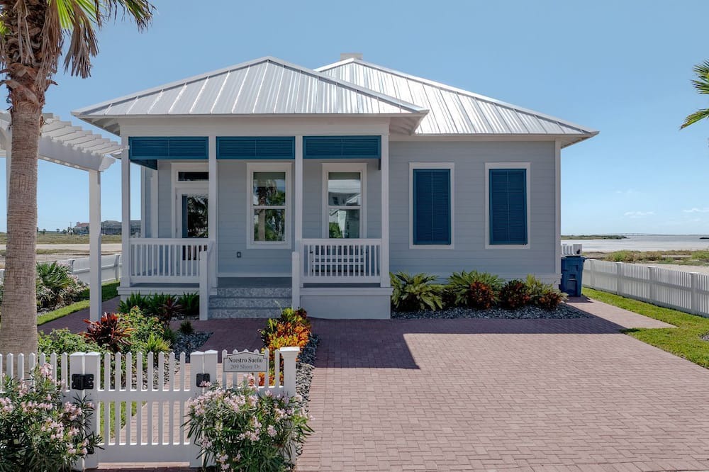 The Shores Boat Rental | 3BR Beach Cottage with Pool Access Near South Padre Island Beach, Texas