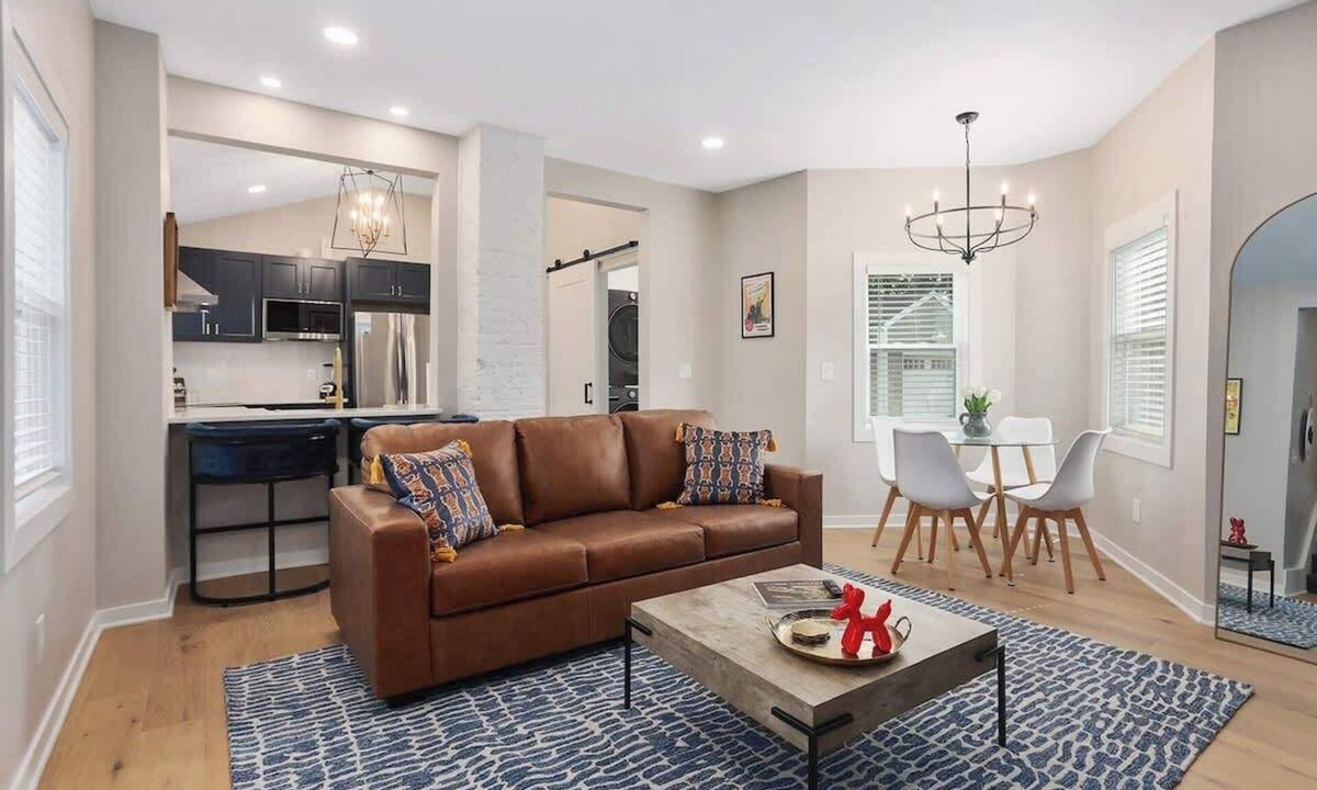 Lee's Summit House | 3BR Hot Tub Sleeps 8 GameRoom|KingBed|