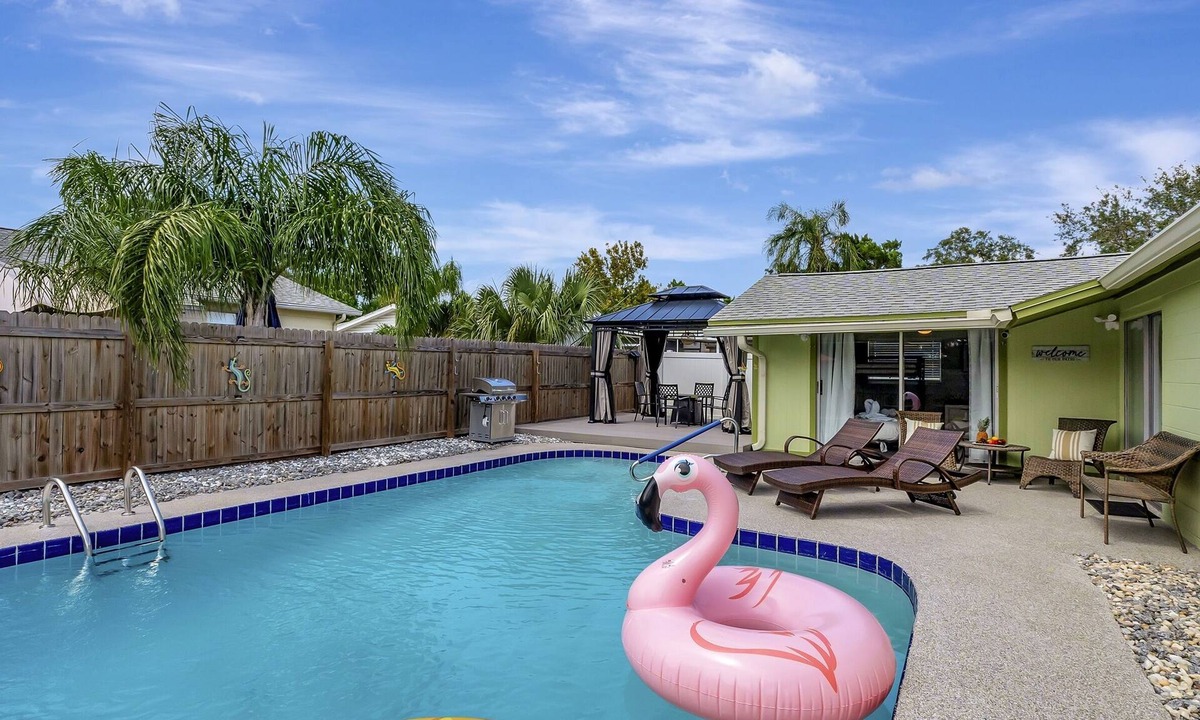 Dunedin House | 3BR Oasis | Sleeps 10 | Heated Pool | Ping Pong!