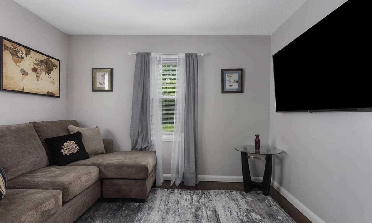 North Kansas City House | 3BR One Level Ranch home + Easy Hwy Access