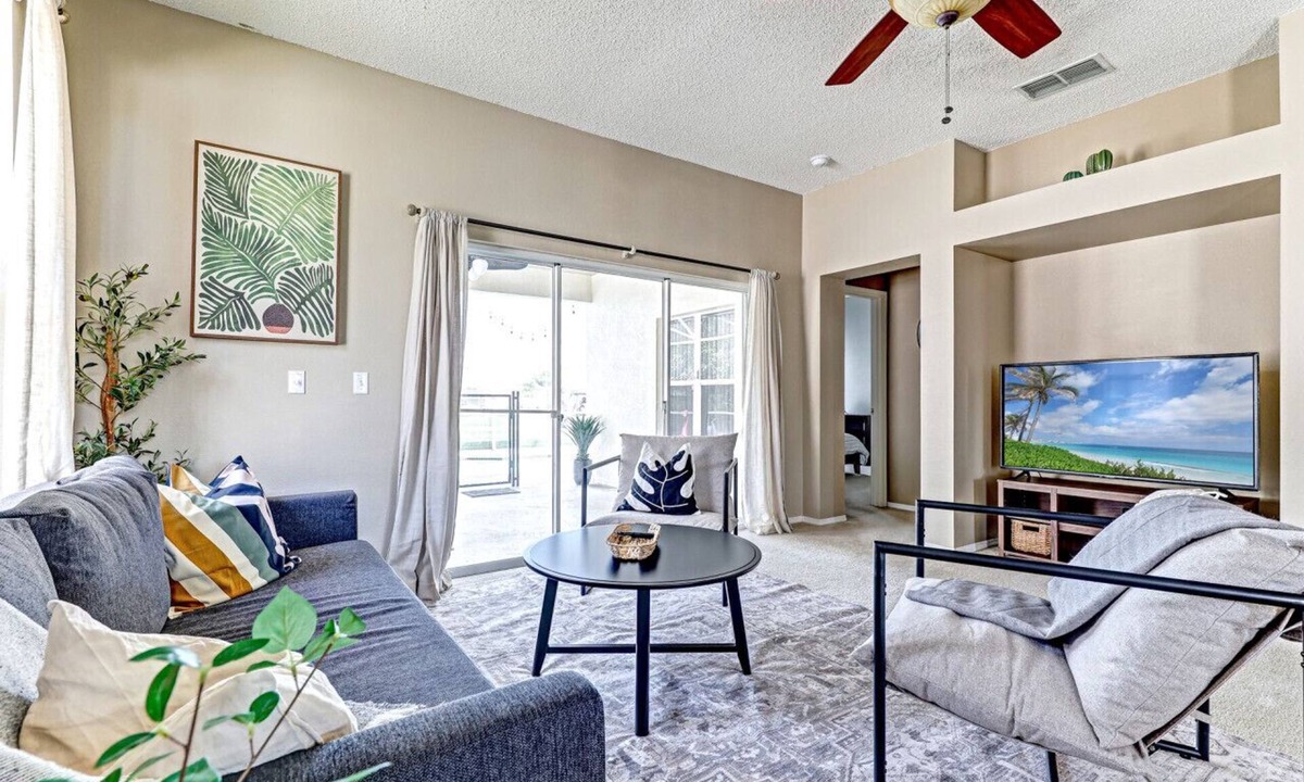 Esprit Villa | 3BR | Screened Pool | 5-Game Room | Lake 9-Min Walk | 10 Min Disney | Sleeps 9