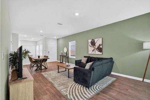 Baymeadows House | 3BR Townhome/Close to Mayo and Beaches!