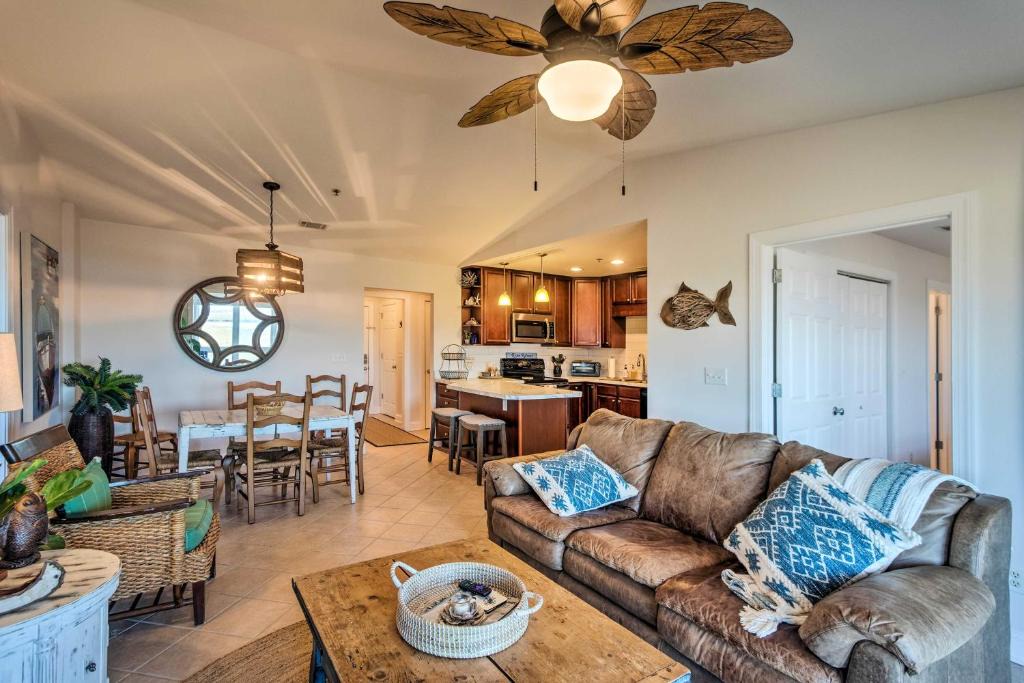 Darien House | 3rd-Floor Riverfront Condo: Walk to Downtown Eats!