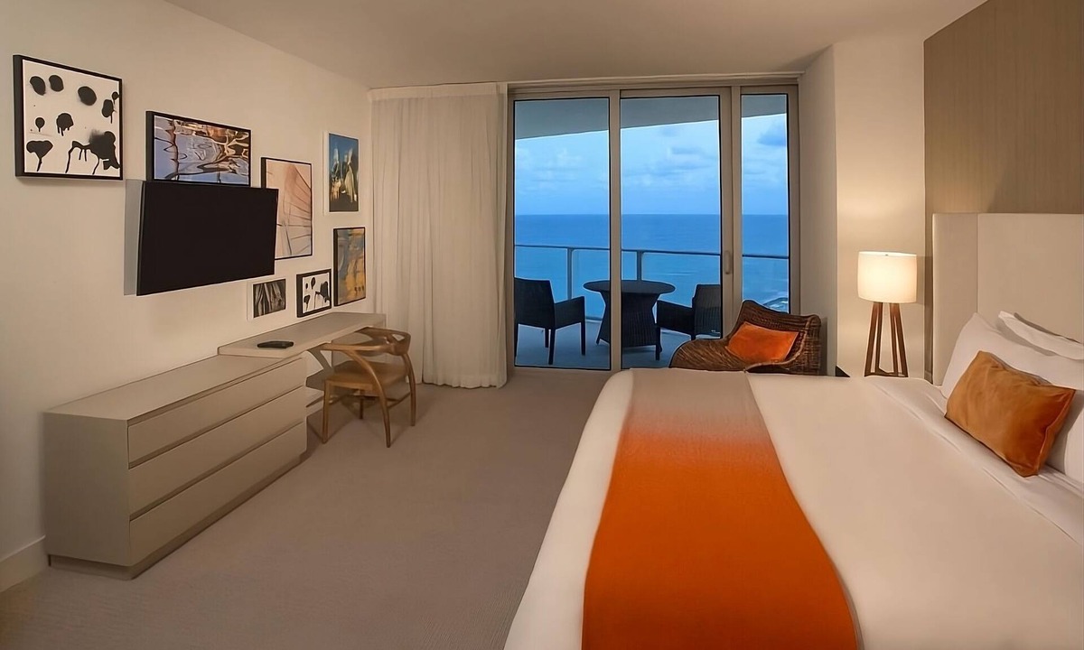 Hollywood South Central Beach Hotel | 4 Contemporary Suites With Balcony And Kitchen, Ocean View!