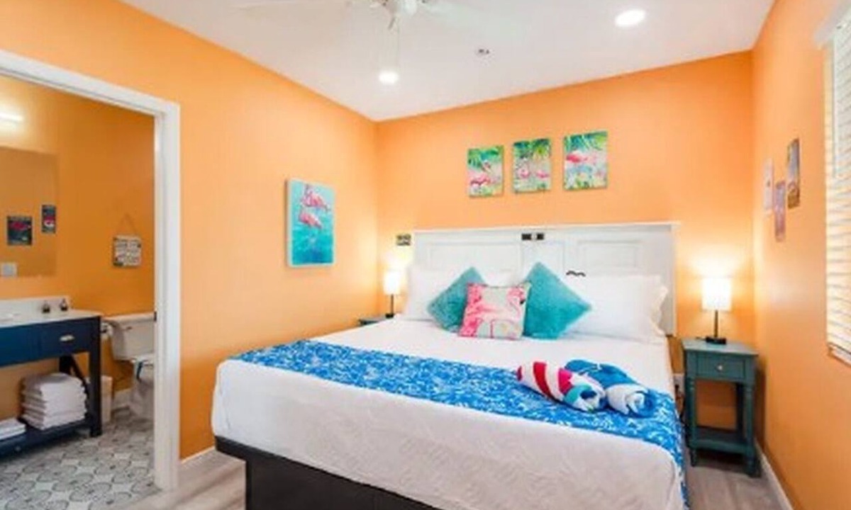 St. Pete Beach Condo | 🌴4 Individual Units🌞Near Beach/Restaurants🐠Pool☀ The Lofts 8-11