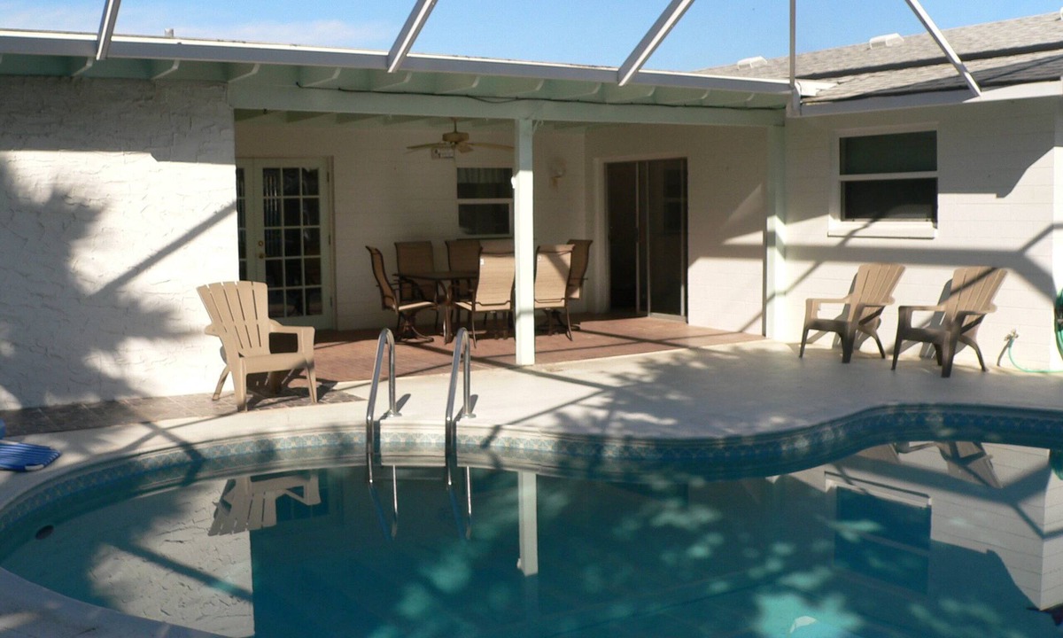 Oakview Heights House | 4 of July Deal! Walk to the beach,Charming 3BR Pool House in Ormond by the Sea!