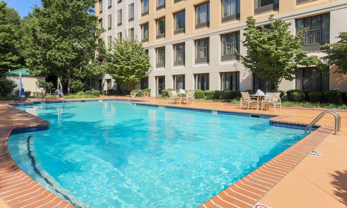 East Point Hotel | 4 Pet-friendly Units | Seasonal Pool & Shuttle | Near Delta Flight Museum - 4 mi