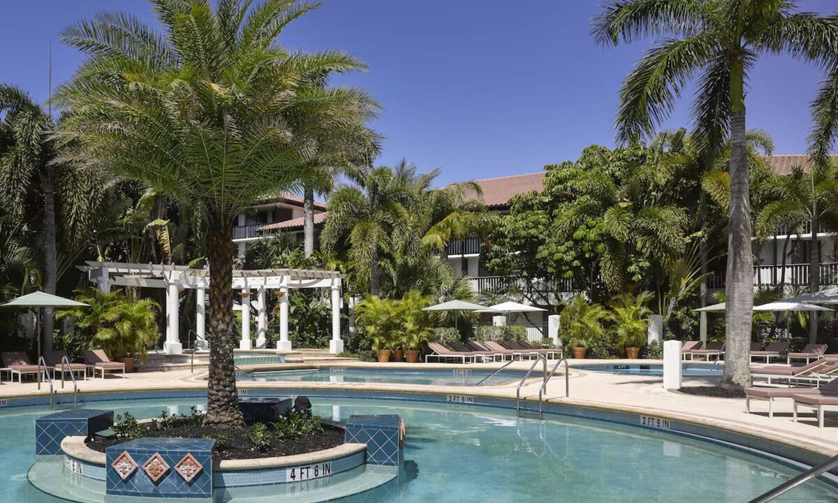 Hunt Club Hotel | 4 Tranquil Rooms w/Pool and Golf Access Close to The Gardens Mall