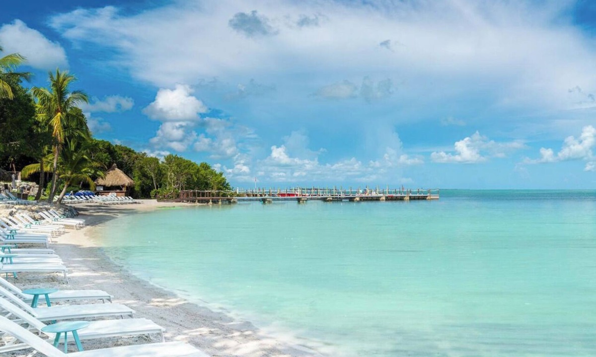 Rock Harbor Hotel | 4 Waterfront Suites w/2 Queen Beds | Pool & Beach
