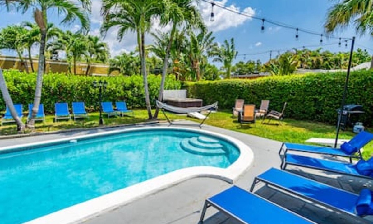 Miami Shores House | 437 NE 107th · Pool, Hot Tub, Patio, 5 Bedrooms, 3 Baths,Parking!