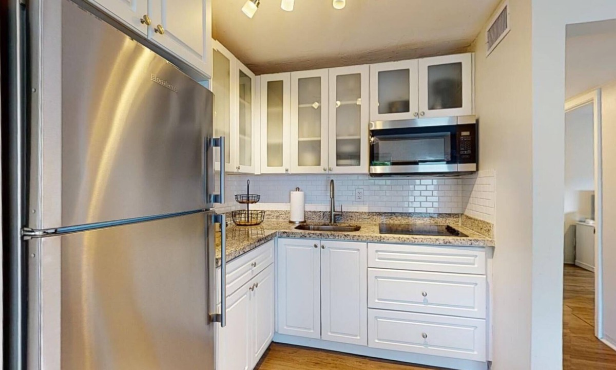 Palmetto Bay Apartment | 4BR 8 Beds by Miami SoFi Vacation Rentals Tucked in a quiet Palmetto Bay neighborhood, this 4-unit property offers stylish 2BR/1BA stays with thoughtful design, outdoor spaces, and easy access to parks, dining, and Miami hotspots.