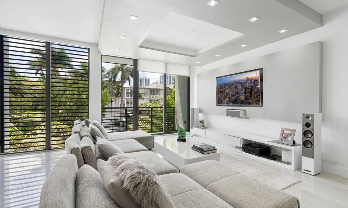 Bay Harbor Islands House | 4BR Bay Harbor Modern Miami Oasis with Private Rooftop Pool