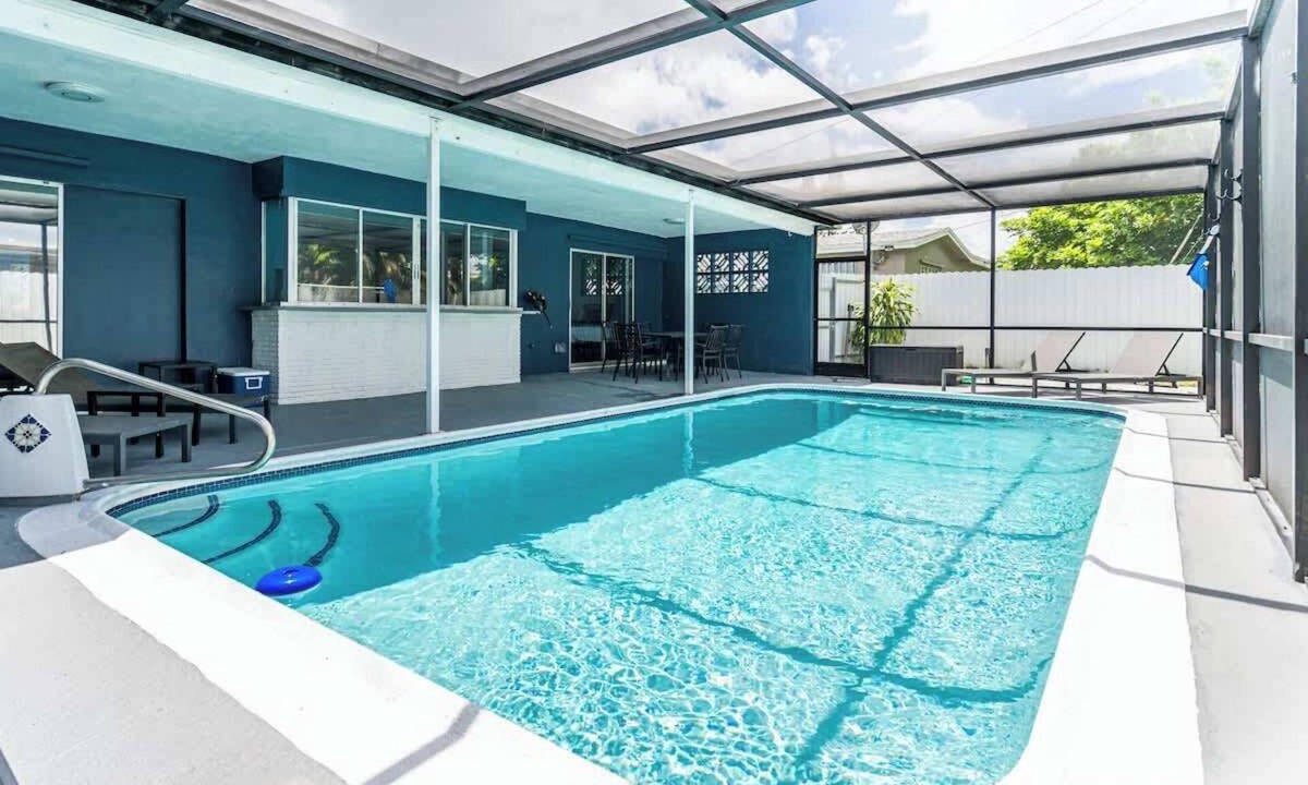 Miramar House | 4BR Getaway + Pool + Game Room, 18-mins to Ocean