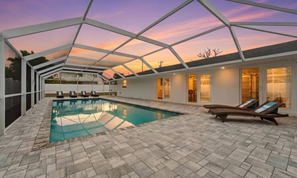 Ballentine Manor Estates House | 4BR + MIL Suite Heated Pool & Game Loft