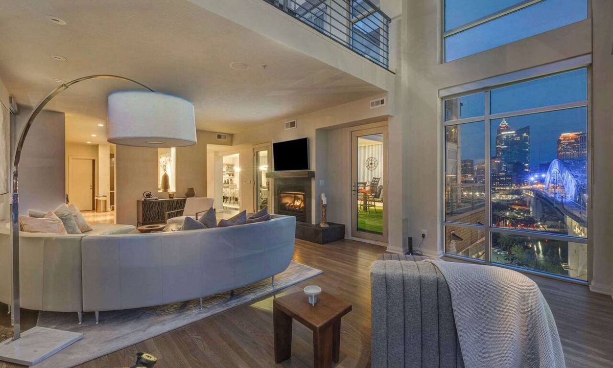 Ohio City Condo | 4BR Penthouse + Patio & Gym + Private Parking