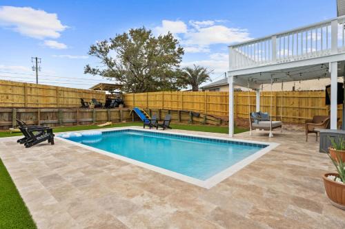 Gulf Lagoon Beach House | 5 BR Home with Pool, Golf Cart, Walk to Beach, 1 Mile to World Famous Tootsie