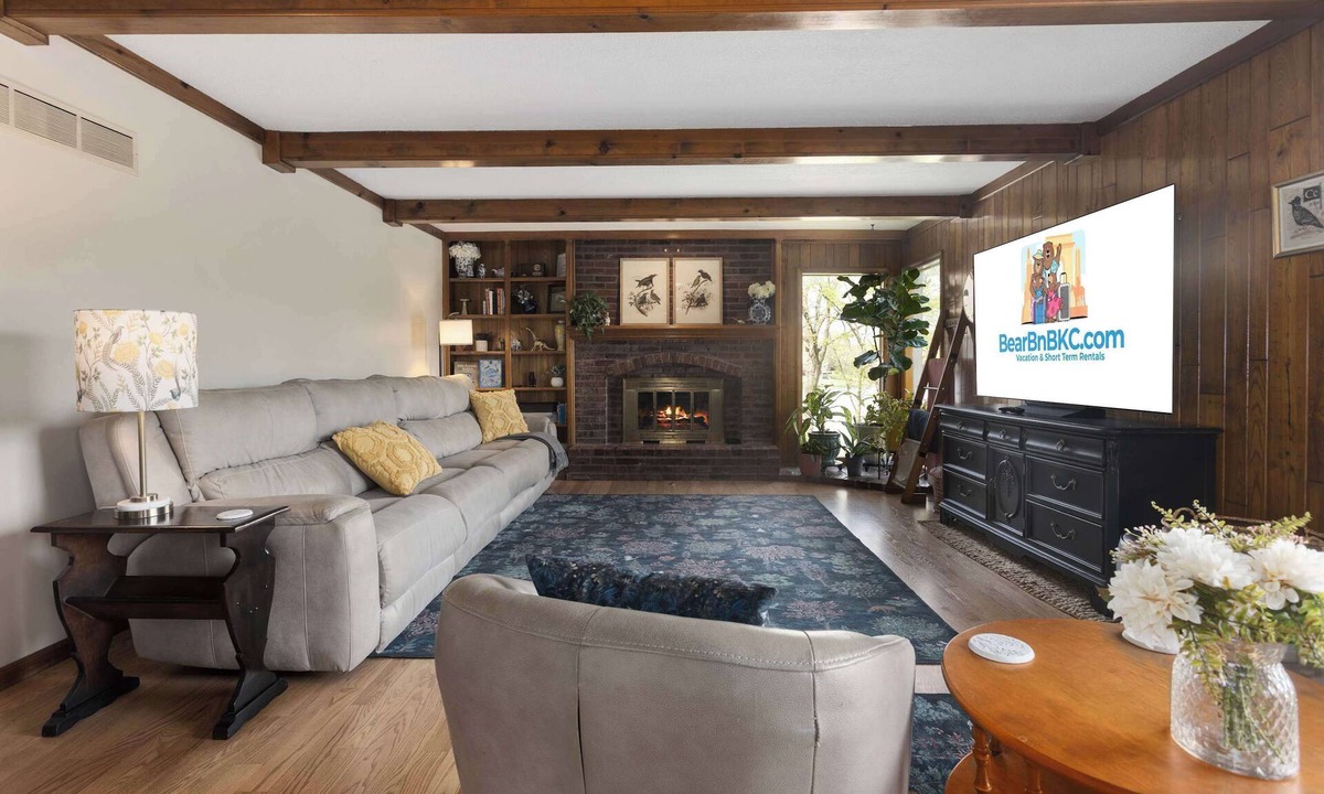 Waldron Apartment | 5 King Beds, Mins to Activities, & Kayaks