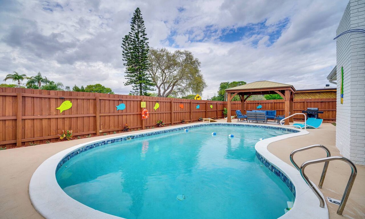 Bowe Gardens Apartment | 5 Mi to Beaches: Melbourne Duplex w/Heated Pool!