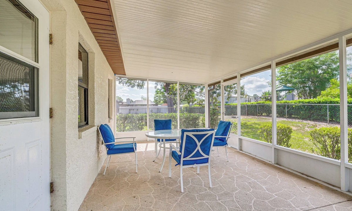 Spring Hill House | 5 Mi to Weeki Wachee! Home w/Lanai & Air Hockey