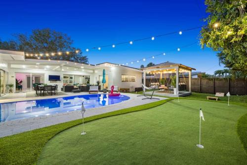 North Miami Beach House | 5BR Villa with Heated Pool, Firepit and 10mins to Beach