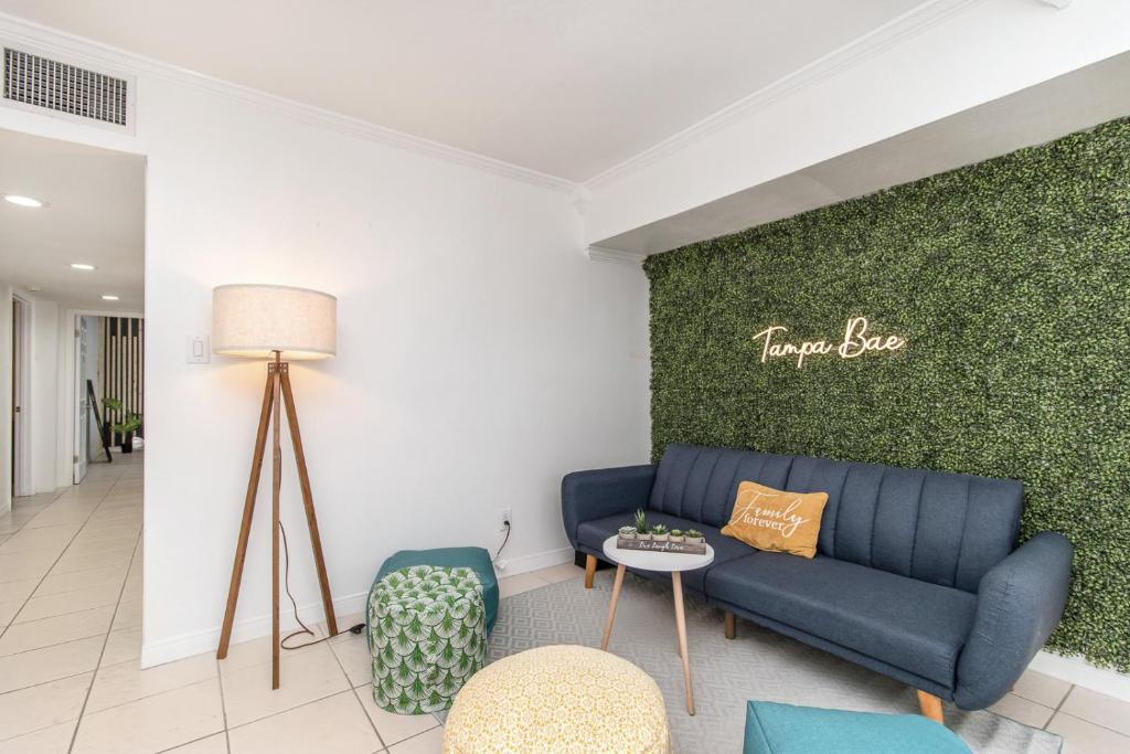 Tampa House | 6 Bedroom BUCS AIRPORT MALL BEACH WIFI