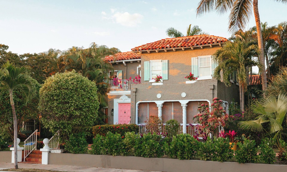 Old Northwood House | 6 BR Old Florida Estate: Sauna, Pool, Fire Pit, walk to Northwood Village