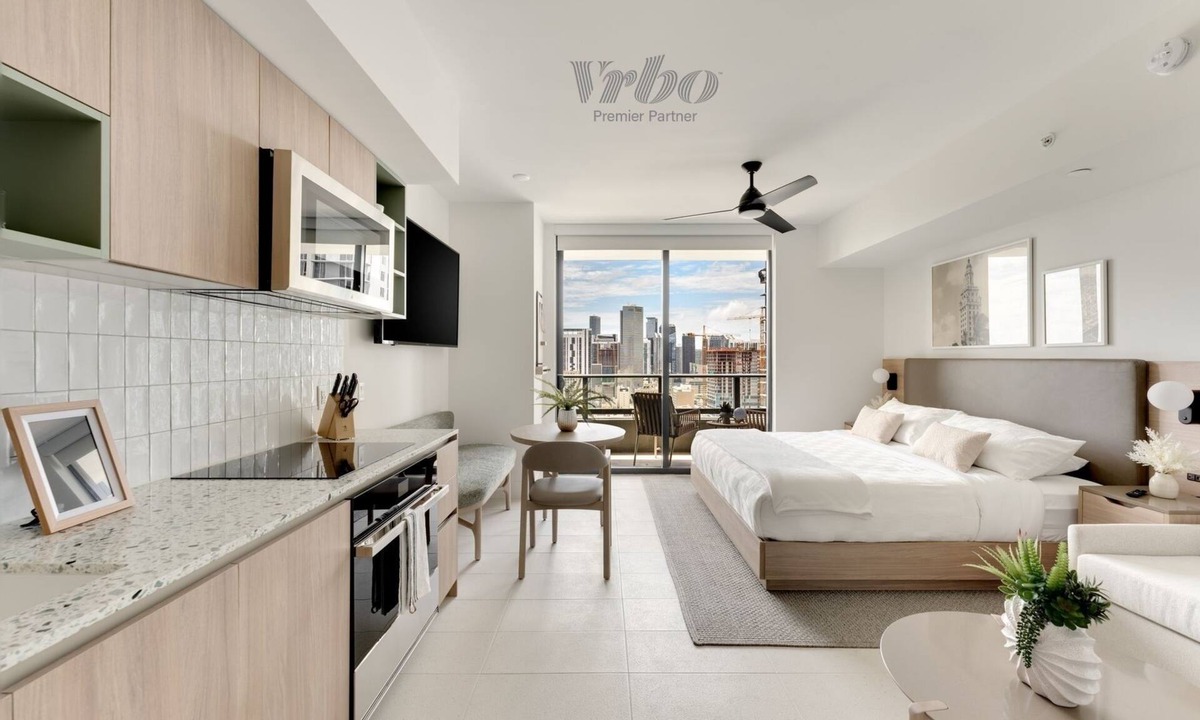Downtown Miami Condo | 601 RESIDENCES CHARMING STUDIO UNIT #2412
