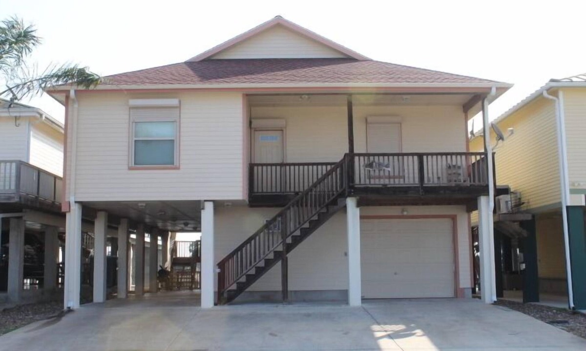 Port Mansfield House | 612 E. Port Dn - Charming 1 Bedroom Apt.