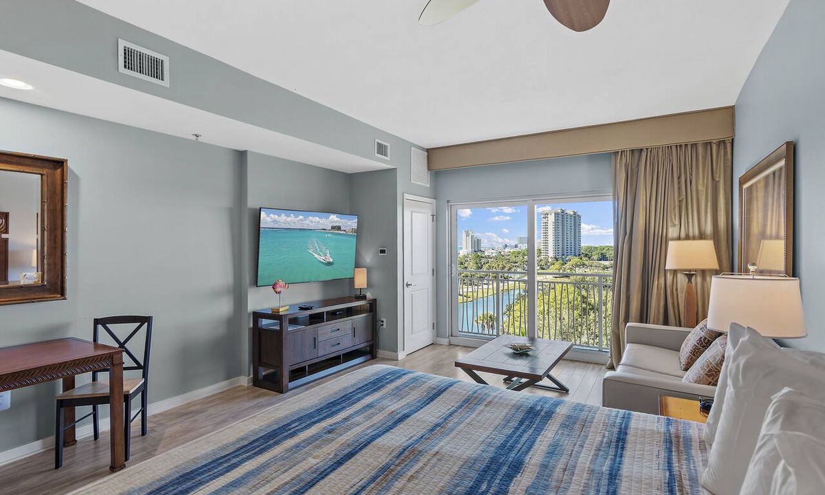 Sandestin Condo | 6th floor Studio with Lake and Golf Course Sunset views - close to the beach-