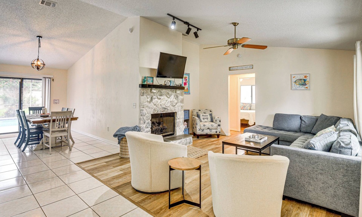 Port Orange Cottage | 7 Mi to Beach! Poolside Oasis in Port Orange
