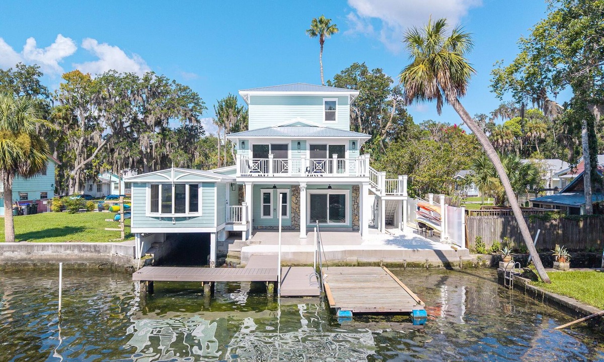 Springs at Kings Bay House | 7 Springs Riverfront in Crystal River. Come Swim with the Manatees!
