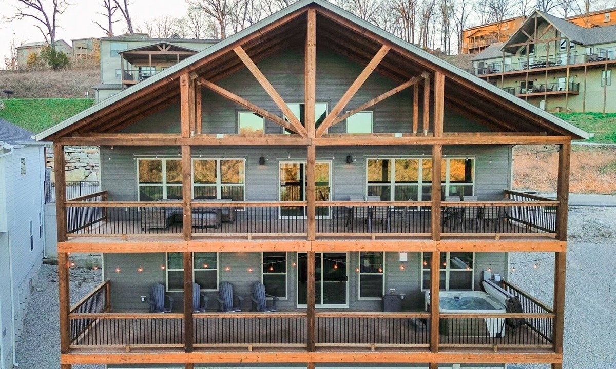 Indian Point House | 7-Suite Lodge Private Hot Tub & Game Room Near SDC