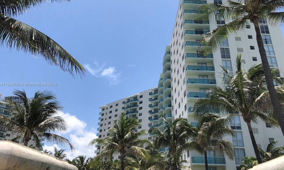 Hollywood South Central Beach Apartment | 79-A Free Parking! ★ Luxury Hollywood Beachfront Condo