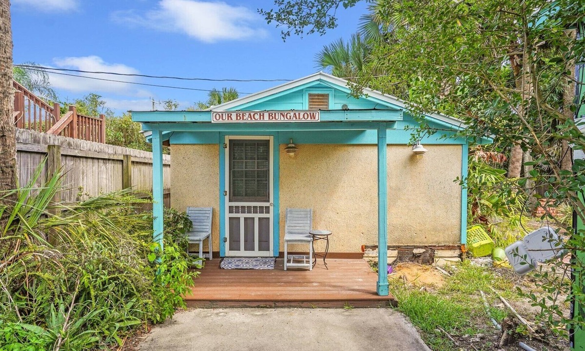St. Augustine Beach Cottage | 8.5 B Street - Beachside Bungalow