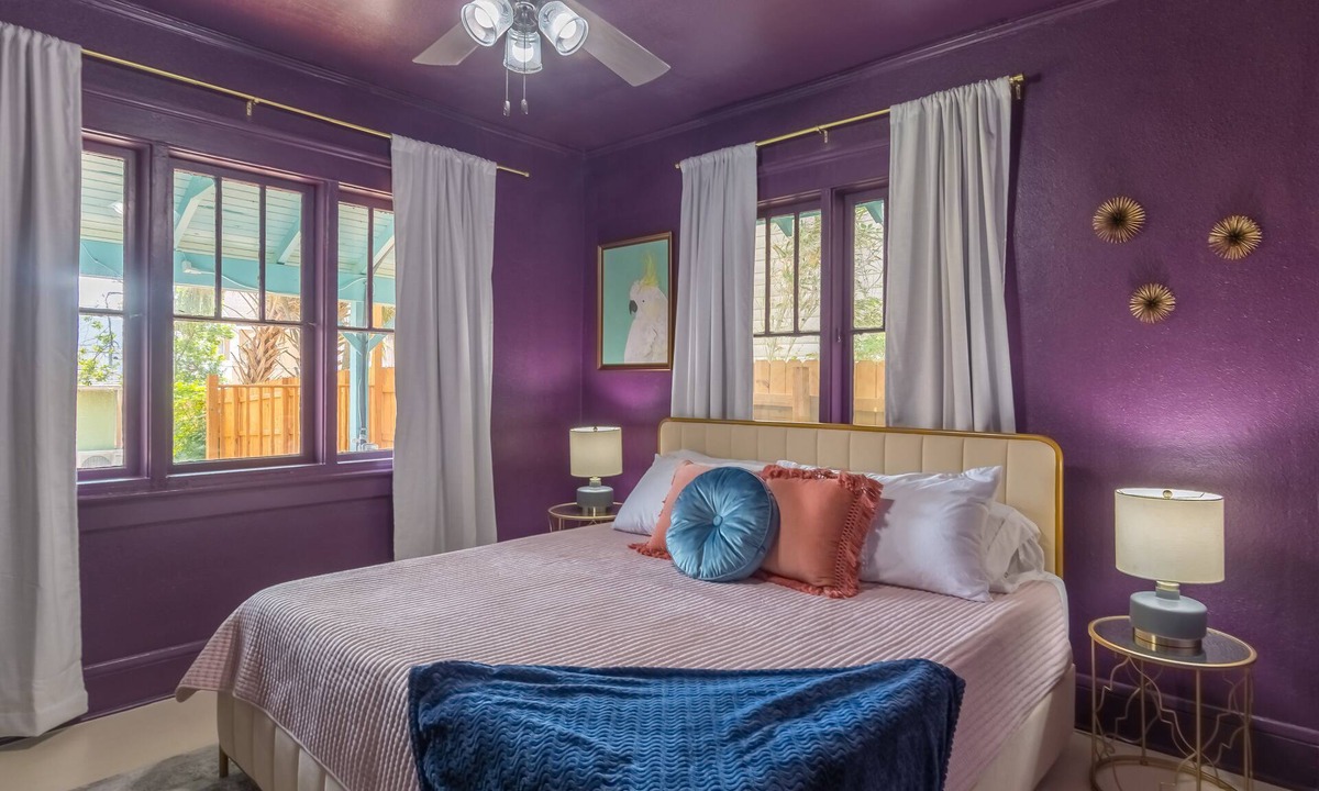 Smith's Memento House | 8 beds! Steps 2 Ocean Center/Cowboy Pool/Beach