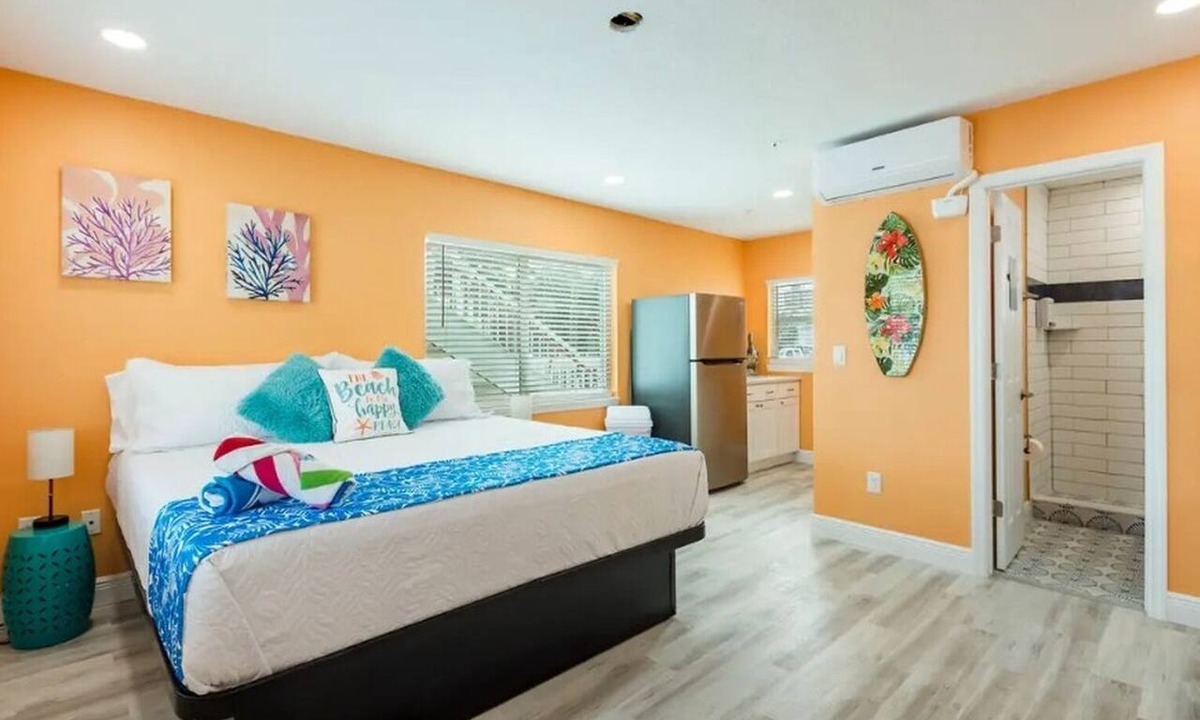 St. Pete Beach Condo | 🌴8 Individual Units🌞Near Beach/Restaurants🐠Pool☀ The Lofts 1-7