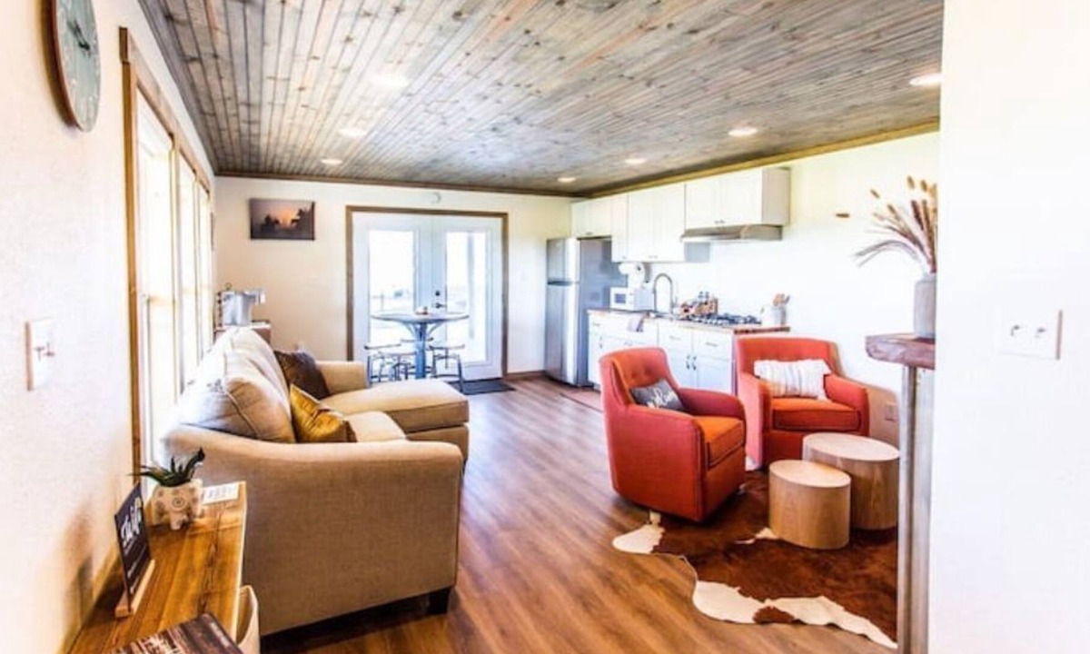 Wills Point House | 88888 Pickleball Ranch - Guest 1 Pickleball play private jacuzzi