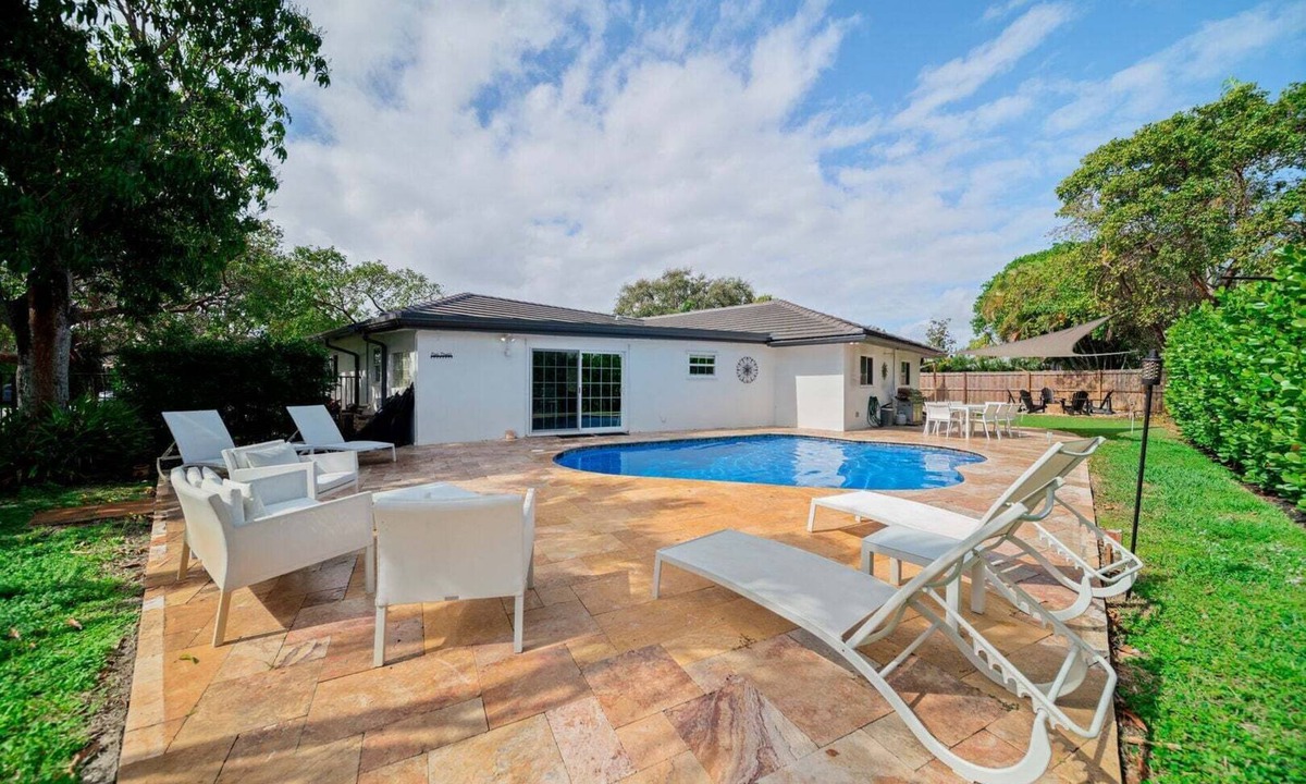 Lake Ida Shores House | 9172 Managed By Brampton Park