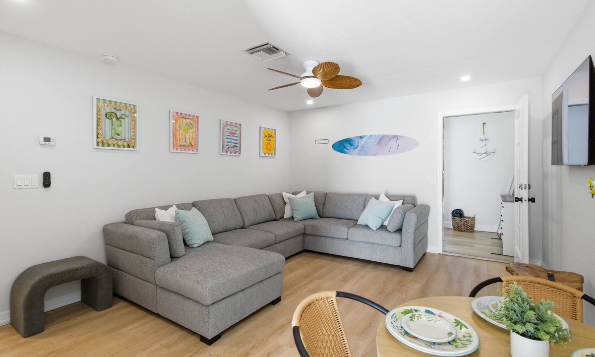 East Naples House | A&B Two Apt in a Triplex with 4 bedrooms and 2 bathrooms Near the Beach and 5th