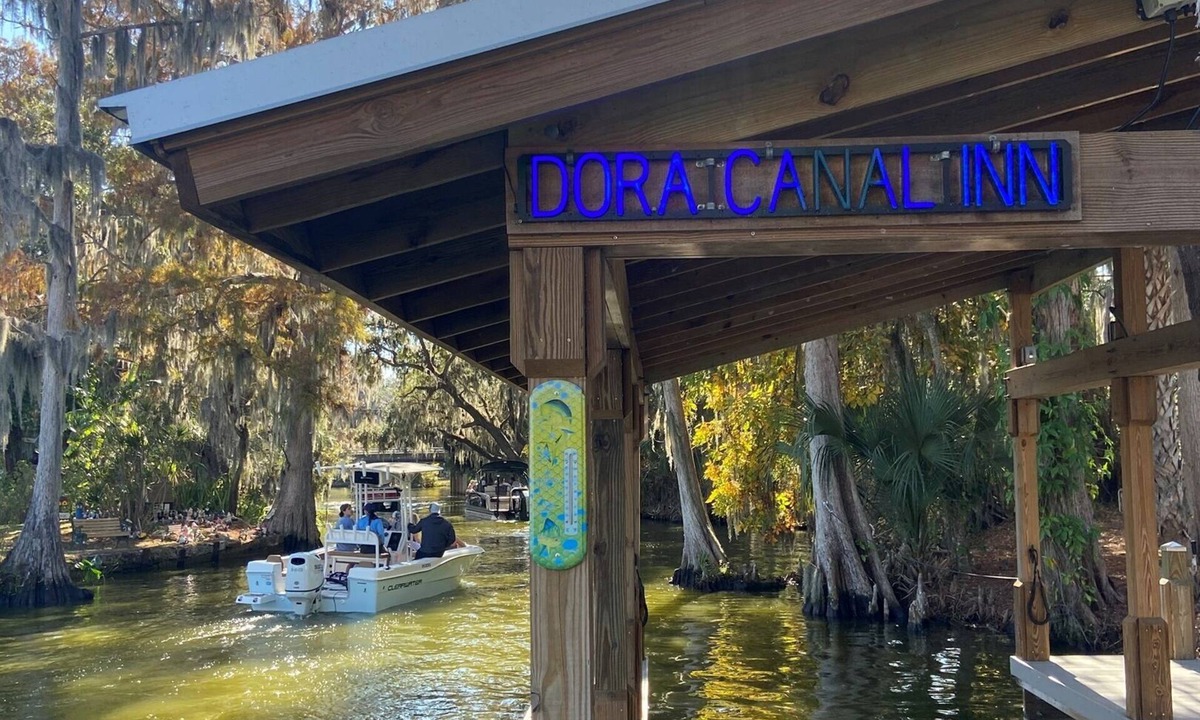 Tavares House | A Boaters Paradise on the Dora Canal in Central Florida