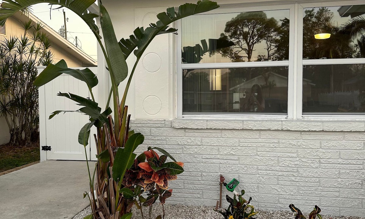 Naples Park House | A cozy two bedroom beach house.