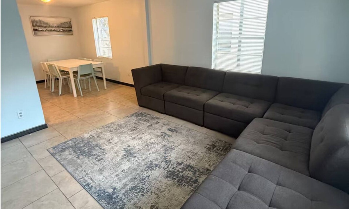 Lakeshore South Apartment | A place that feels like home.